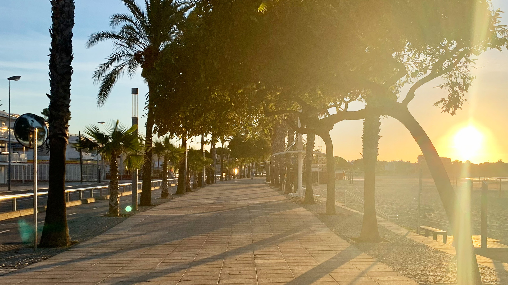 Strandpromenaden i Cambrils på Costa Dorada.